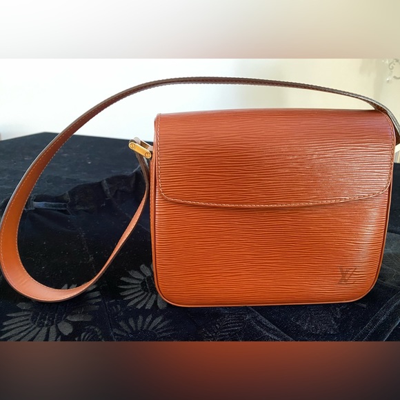 Louis Vuitton | Vintage Kenyan Fawn Buci Box Epi Leather Shoulder Bag